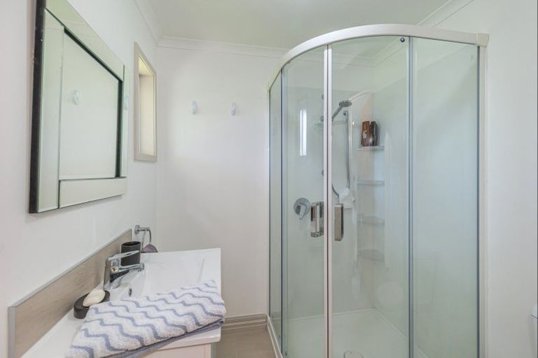 Photo of property in 15 Okarito Avenue, Levin, 5510