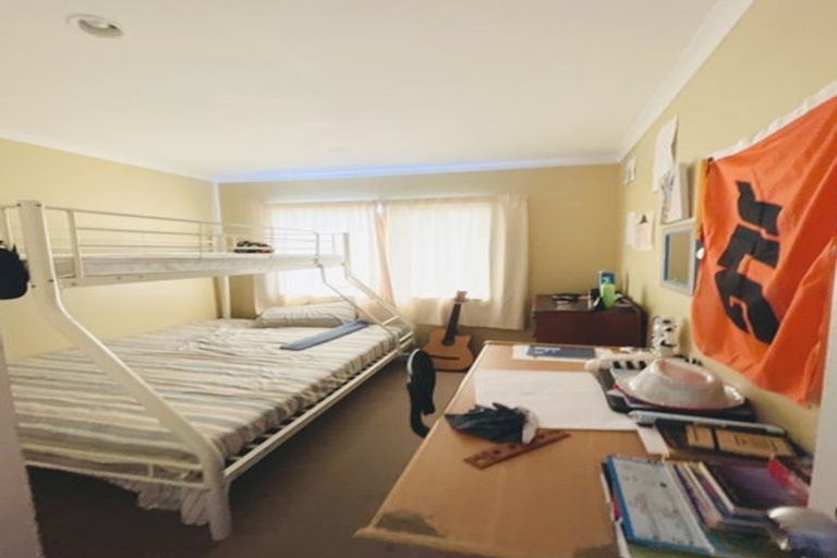 Photo of property in 20 Fiesta Drive, Half Moon Bay, Auckland, 2012