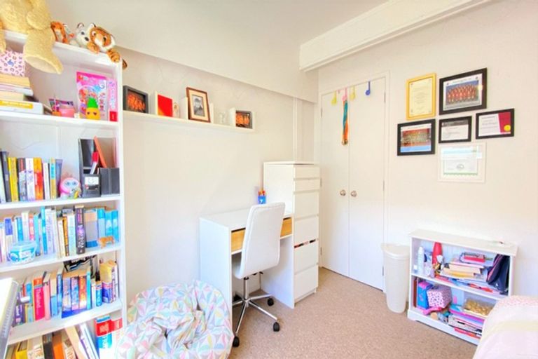 Photo of property in 1/29 Rangitoto Terrace, Milford, Auckland, 0620