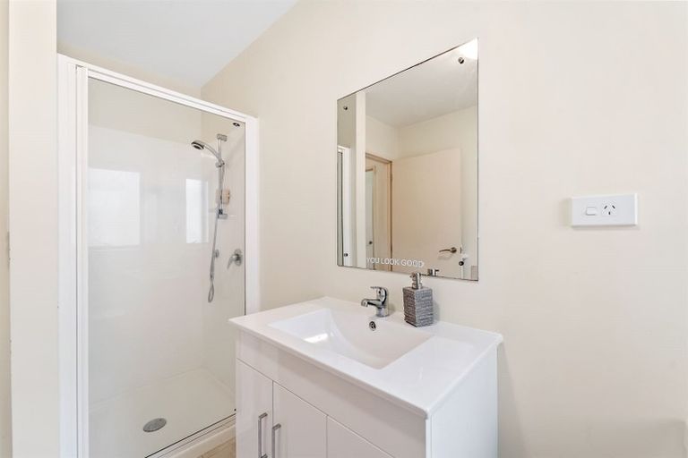 Photo of property in 16 Landvale Court, Browns Bay, Auckland, 0630