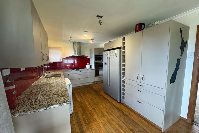 Photo of property in 28 Woodford Avenue, Henderson, Auckland, 0610