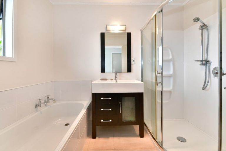 Photo of property in 4 Claude Road, Stanmore Bay, Whangaparaoa, 0932