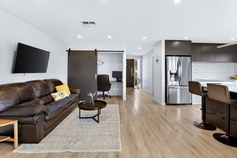 Photo of property in 77 Oak Road, Poraiti, Napier, 4112