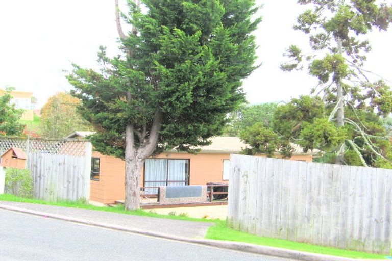 Photo of property in 6 Pohutukawa Avenue, Red Beach, 0932
