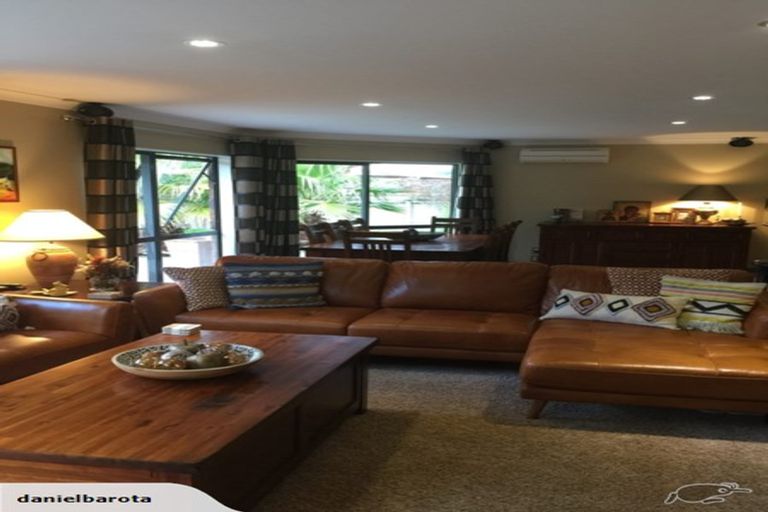 Photo of property in 15 Leanne Way, Waikanae Beach, Waikanae, 5036