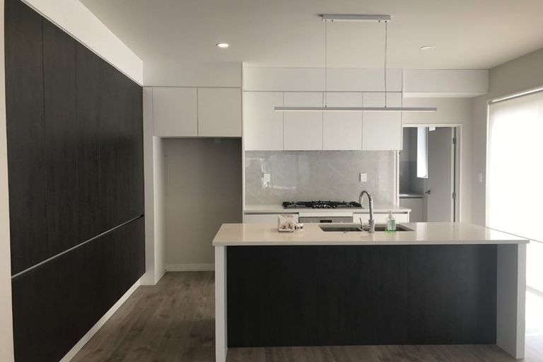 Photo of property in 1a Harrowglen Drive, Northcross, Auckland, 0632