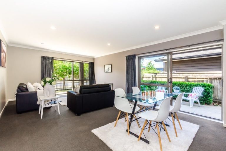 Photo of property in 19 Bluewater Place, Paraparaumu, 5032