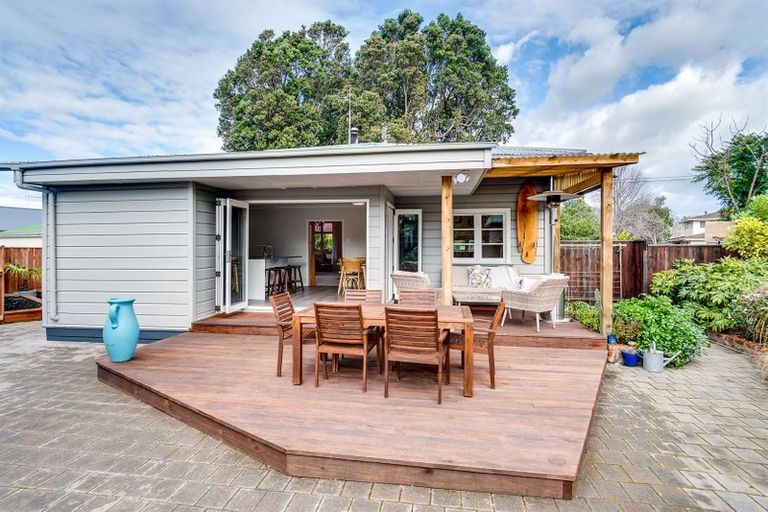 Photo of property in 10 Petane Road, Bay View, Napier, 4104