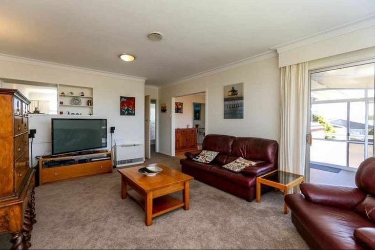 Photo of property in 107 Govett Avenue, Frankleigh Park, New Plymouth, 4310