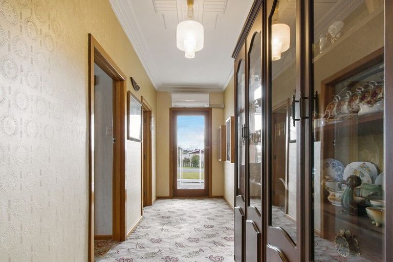 Photo of property in 65 Timaru Road, Waimate, 7924