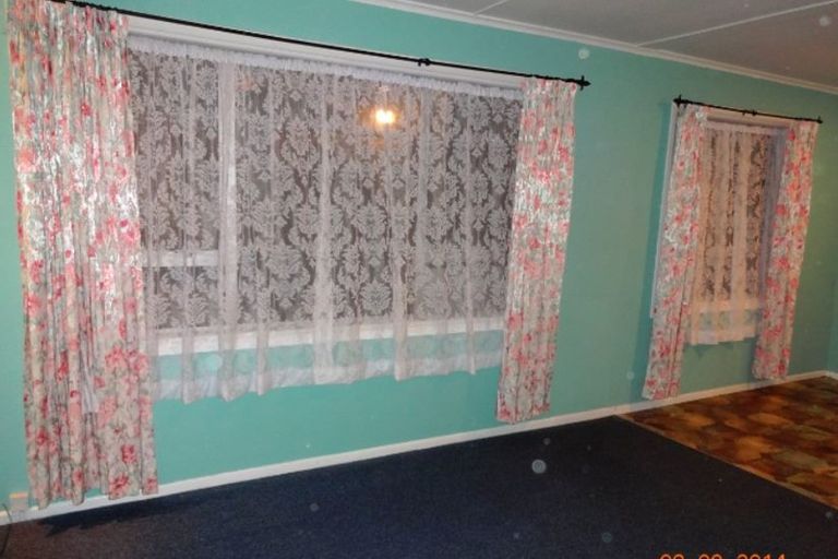 Photo of property in 2 Christmas Road, Manurewa, Auckland, 2102