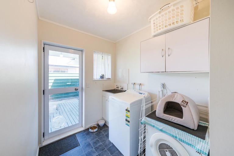 Photo of property in 21 Colonial Place, Kelvin Grove, Palmerston North, 4414