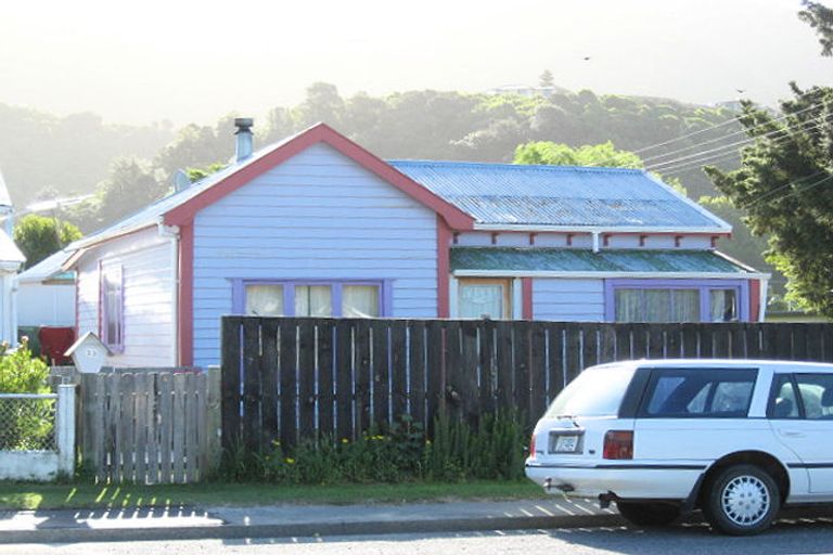 Photo of property in 33 York Street, Picton, 7220