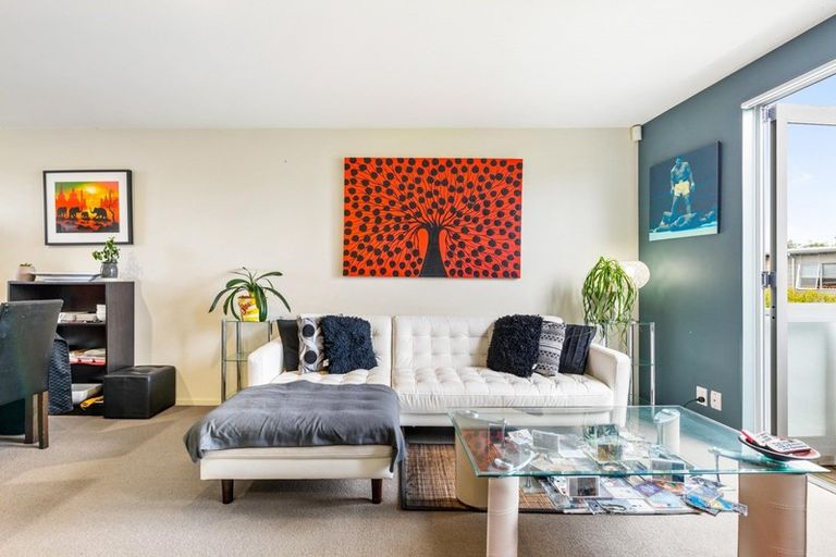 Photo of property in 49 Albionvale Road, Glen Eden, Auckland, 0602