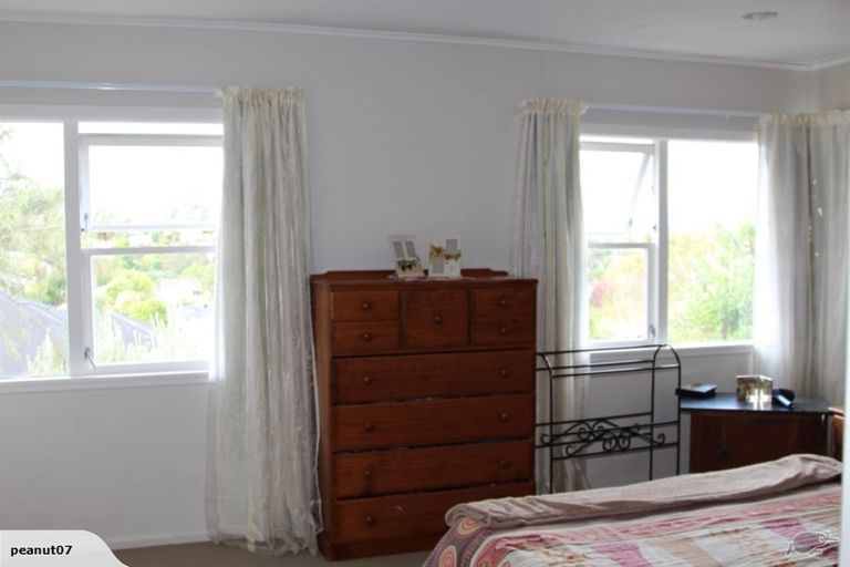 Photo of property in 2/18 Limmer Place, Browns Bay, Auckland, 0632