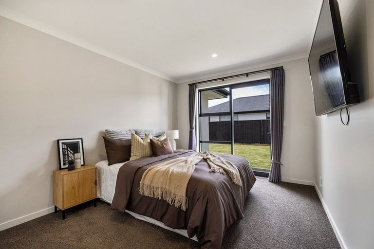 Photo of property in 16 Dollar Place, Prebbleton, 7604