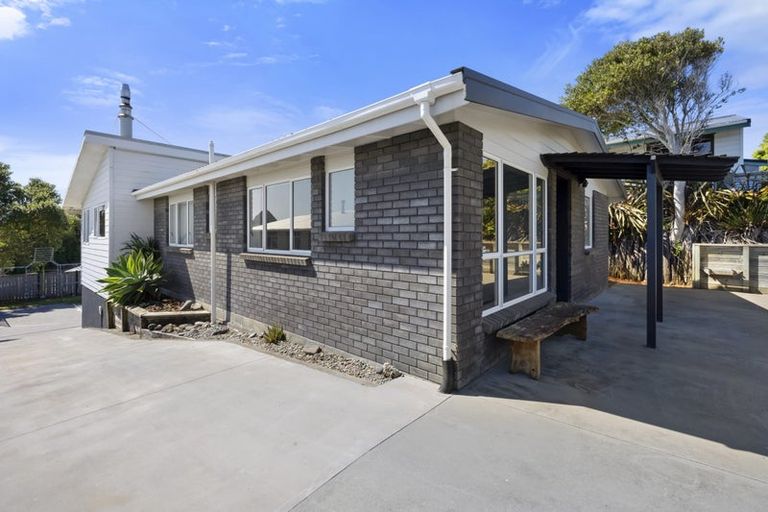 Photo of property in 28 Norwich Avenue, Spotswood, New Plymouth, 4310