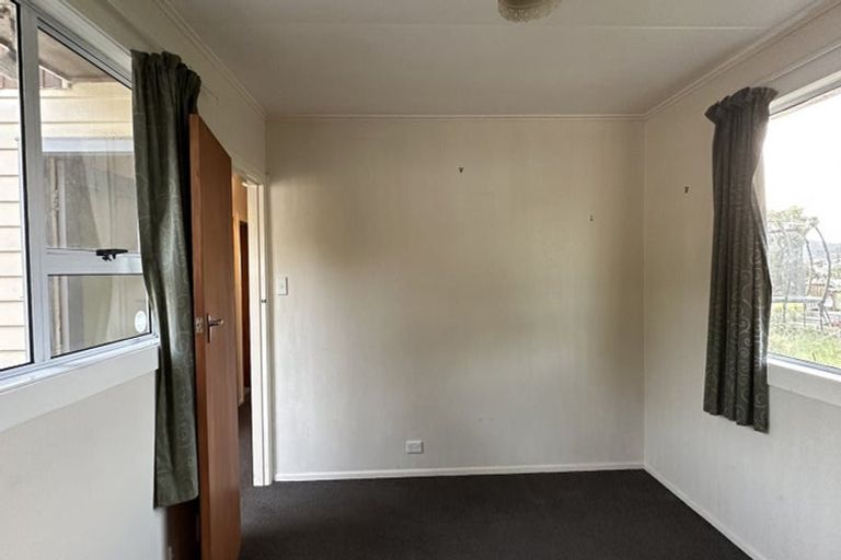 Photo of property in 9 Omega Street, Newlands, Wellington, 6037