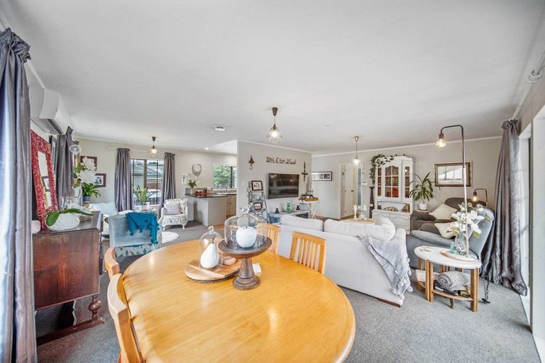 Photo of property in 30 Lorelei Place, Opaheke, Papakura, 2113