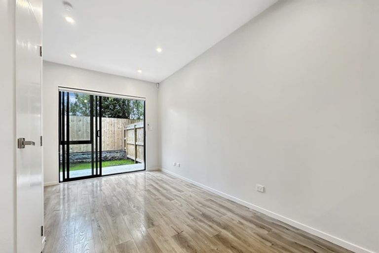 Photo of property in 6/241 Don Buck Road, Massey, Auckland, 0614