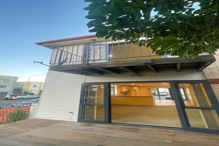 Photo of property in Tuscany Way, 22/3 Ambrico Place, New Lynn, Auckland, 0600