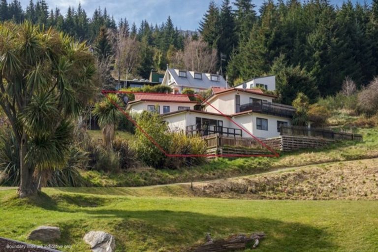Photo of property in 14a Cameron Place, Fernhill, Queenstown, 9300