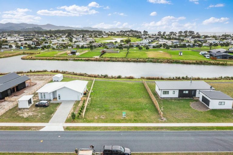 Photo of property in 208 Hamiora Street, Matarangi, 3592