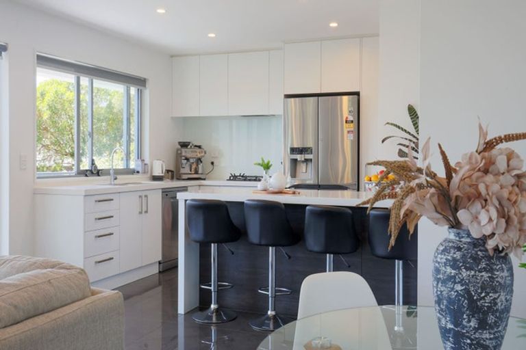 Photo of property in 31 Soleares Avenue, Mount Pleasant, Christchurch, 8081