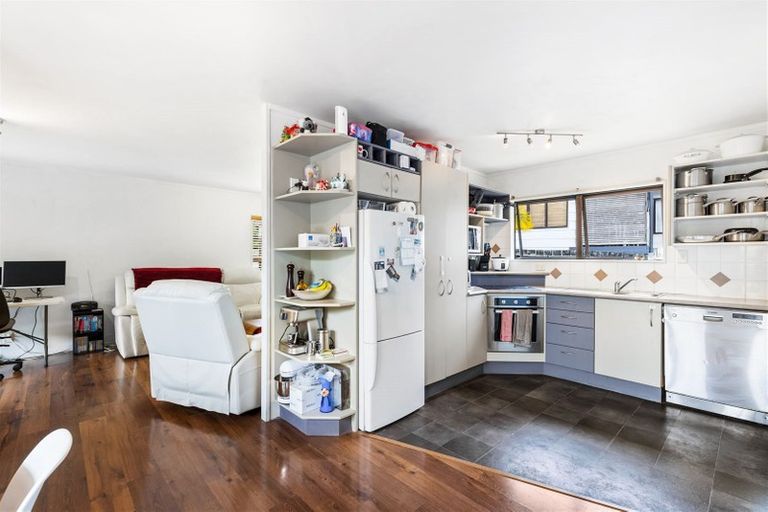 Photo of property in 16 Thistledew Place, Bayview, Auckland, 0629