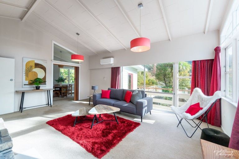 Photo of property in 10a Birch Grove, Pinehaven, Upper Hutt, 5019