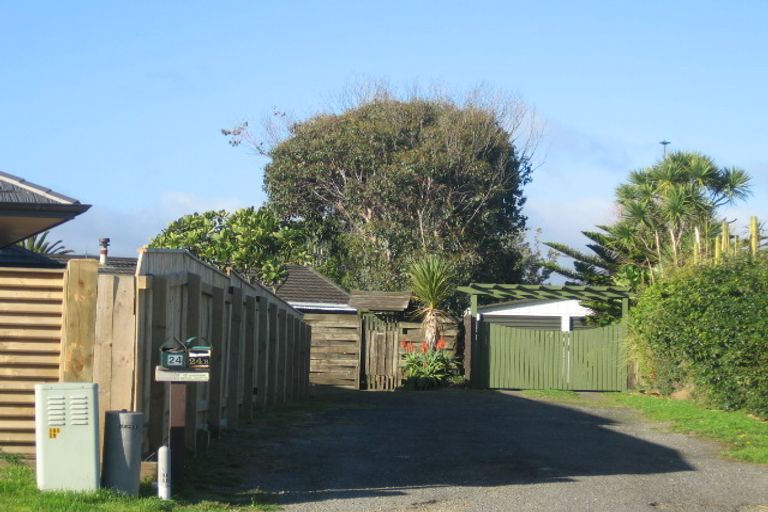 Photo of property in 24b Olive Terrace, Paraparaumu Beach, Paraparaumu, 5032