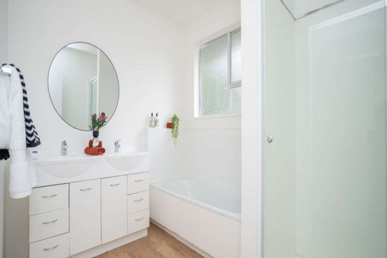 Photo of property in 6 Capri Place, Awapuni, Palmerston North, 4412