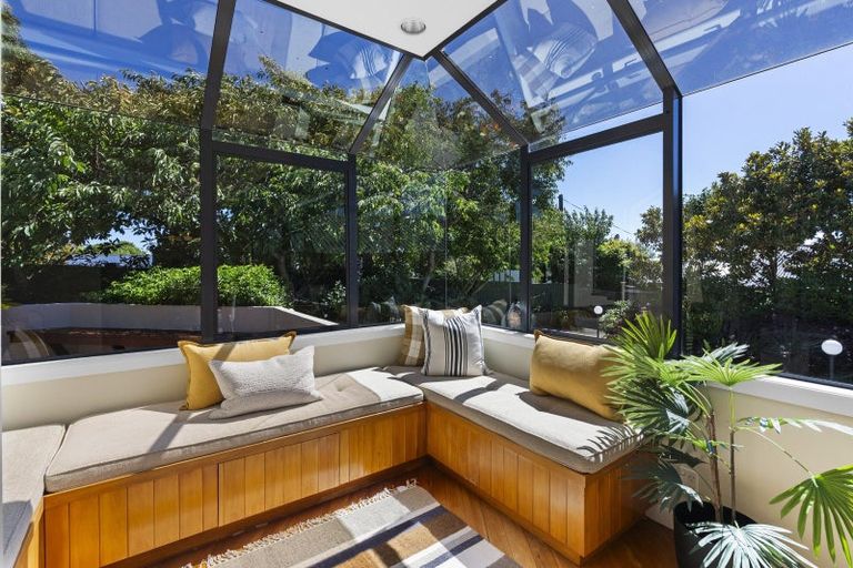 Photo of property in 92 Govett Avenue, Frankleigh Park, New Plymouth, 4310