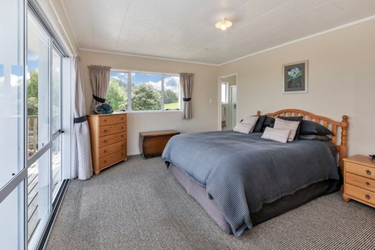 Photo of property in 18 Marohemo Road, Maungaturoto, 0583