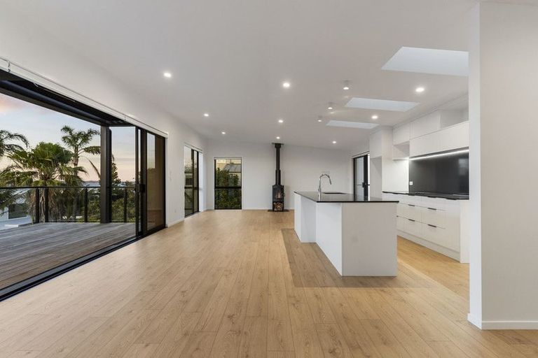 Photo of property in 1 Rangitoto View Road, Cockle Bay, Auckland, 2014