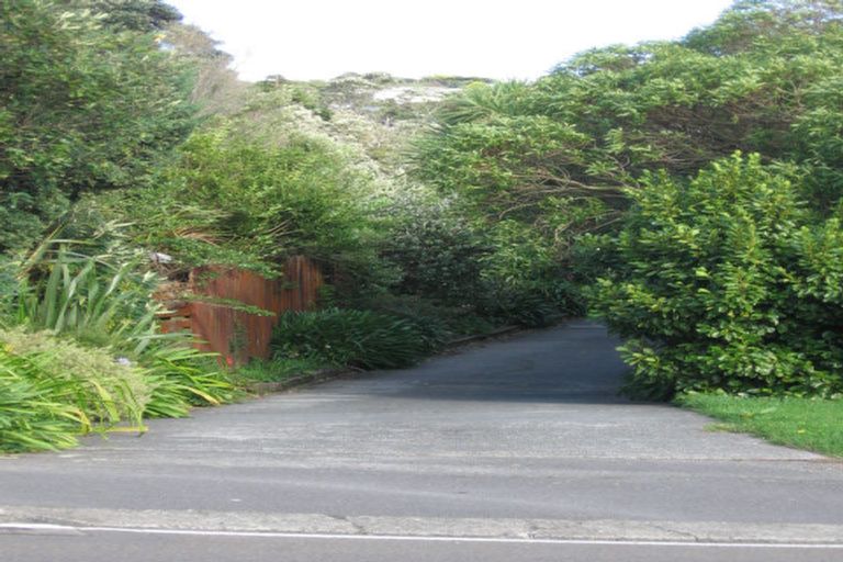 Photo of property in 18 Horokiwi Road West, Newlands, Wellington, 6037