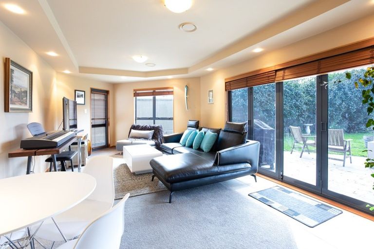 Photo of property in 33 Ruapehu Drive, Fitzherbert, Palmerston North, 4410