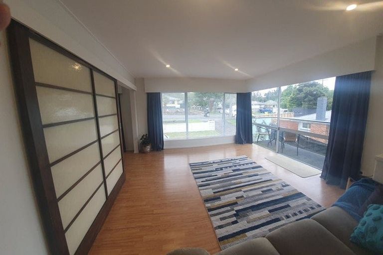 Photo of property in 1/132 Atkinson Road, Titirangi, Auckland, 0604