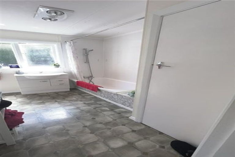 Photo of property in 82-84 Queen Street, Westport, 7825