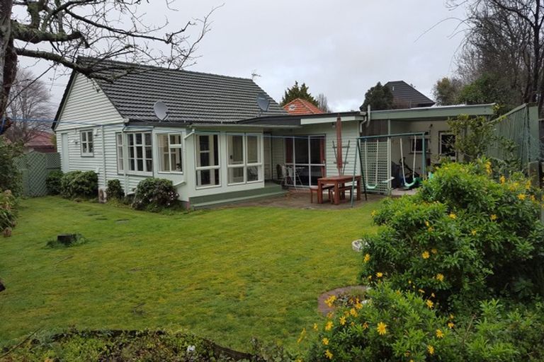 Photo of property in 4 Hobbs Grove, Epuni, Lower Hutt, 5011
