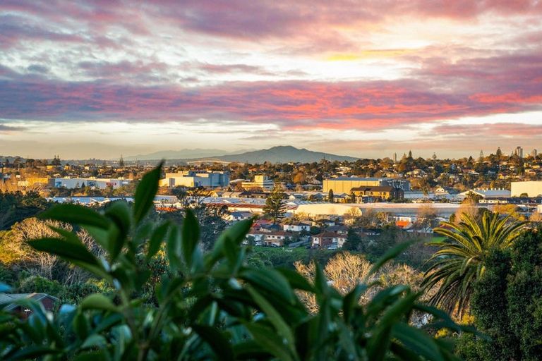 Photo of property in 78 San Valentino Drive, Henderson, Auckland, 0612