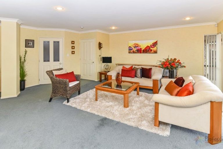 Photo of property in 30 Norm Pellow Drive, Manurewa, Auckland, 2105