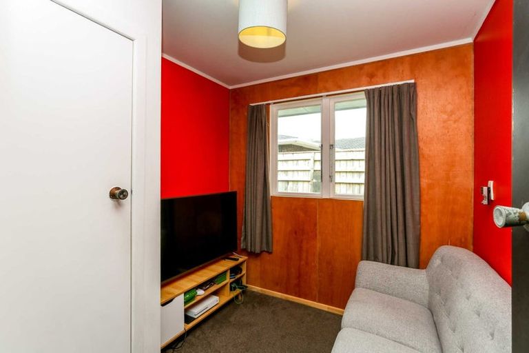 Photo of property in 25 Manu Crescent, Upper Vogeltown, New Plymouth, 4310