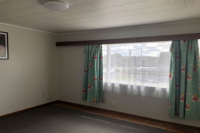 Photo of property in 75 Larnoch Road, Henderson, Auckland, 0610
