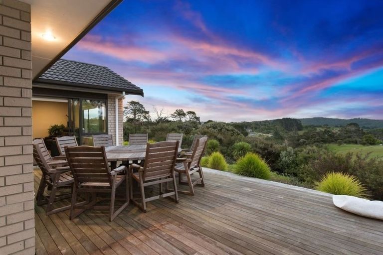 Photo of property in 81 Vaughans Road, Okura, Albany, 0792