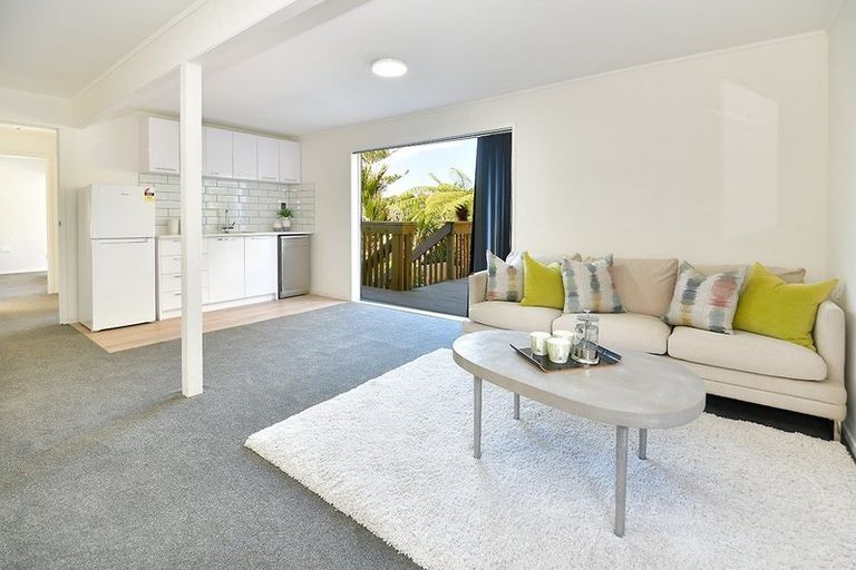 Photo of property in 13 Woodcote Drive, Glenfield, Auckland, 0629