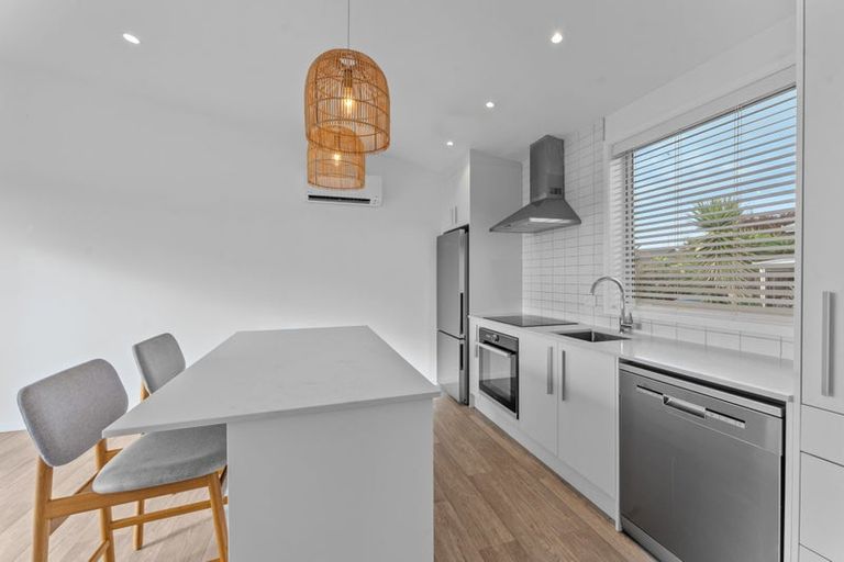 Photo of property in 6 Te Moau Avenue, Parakai, 0830