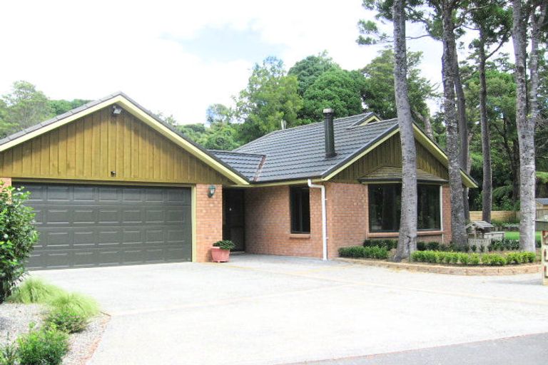 Photo of property in 15 Carlow Grove, Birchville, Upper Hutt, 5018