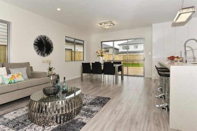 Photo of property in 22 Tinaku Road, Flat Bush, Auckland, 2019