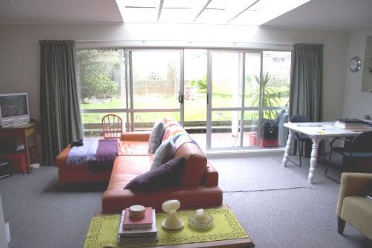 Photo of property in 2 Foyle Street, Island Bay, Wellington, 6023